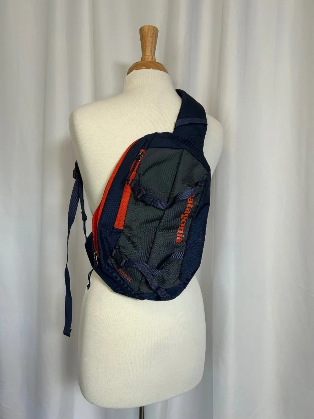 patagonia atom sling bag navy 8L Available at Travel Country Outfitters. Patagonia | Bags | Patagonia